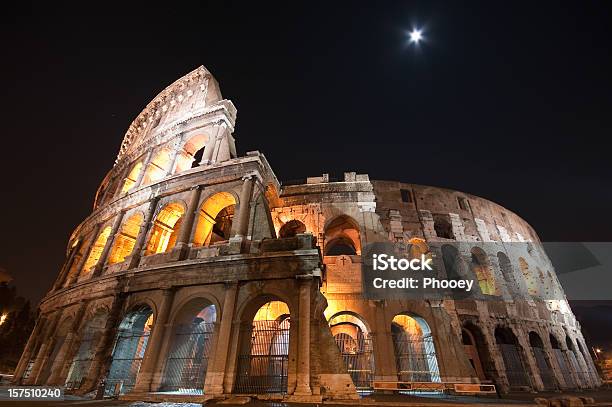 Coliseu - Fotografias de stock e mais imagens de Anfiteatro - Anfiteatro, Anoitecer, Antigo