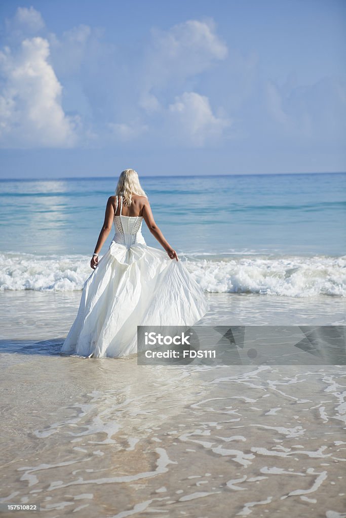 Свадебные путешествия Карибского - Стоковые фото Свадебное платье роялти-фри