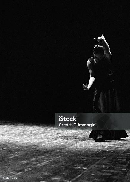 Foto de Moderno E Flamenco e mais fotos de stock de Preto e branco - Preto e branco, Representação teatral, Dança Flamenca