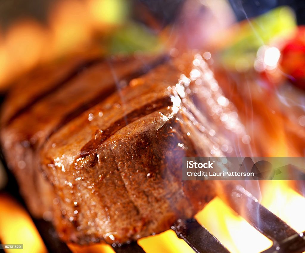 Grill- Steak auf dem Grill - Lizenzfrei Steak Stock-Foto