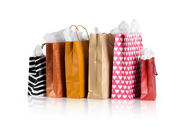 bolsas de compras con trazado de recorte - heart shape christmas paper christmas gift fotografías e imágenes de stock