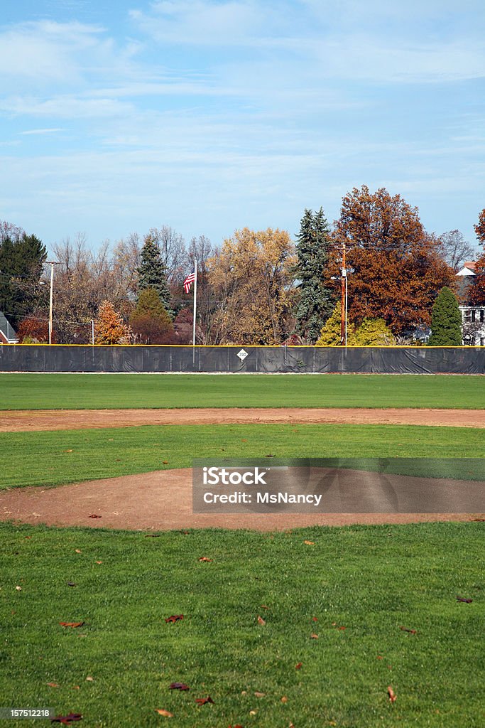 Vista al campo de béisbol desde el frente de casa placa - Foto de stock de Campo de béisbol libre de derechos