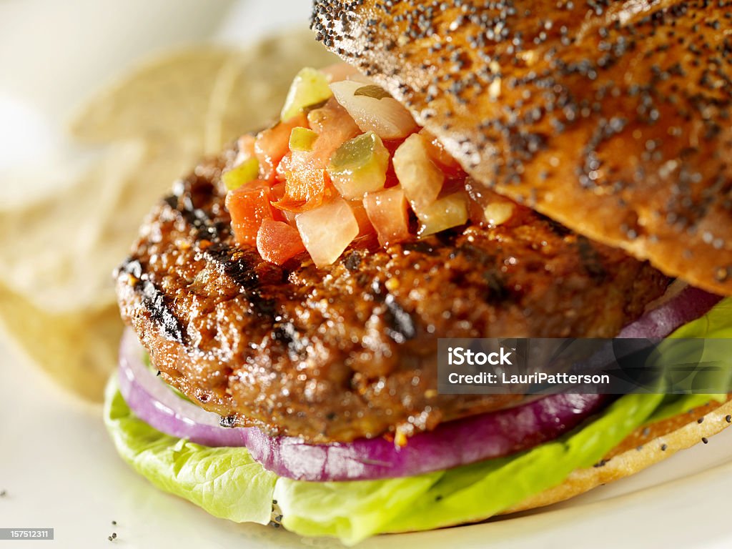 Délicieux Hamburger avec Salsa - Photo de Aliment libre de droits