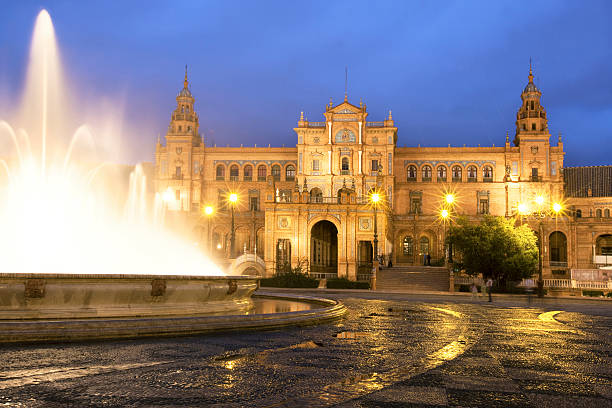 plaza espana - seville sevilla fountain palacio espanol stock-fotos und bilder