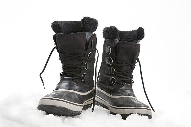 utiliza la nieve botas sobre hielo en el estudio. - bota de la nieve fotografías e imágenes de stock