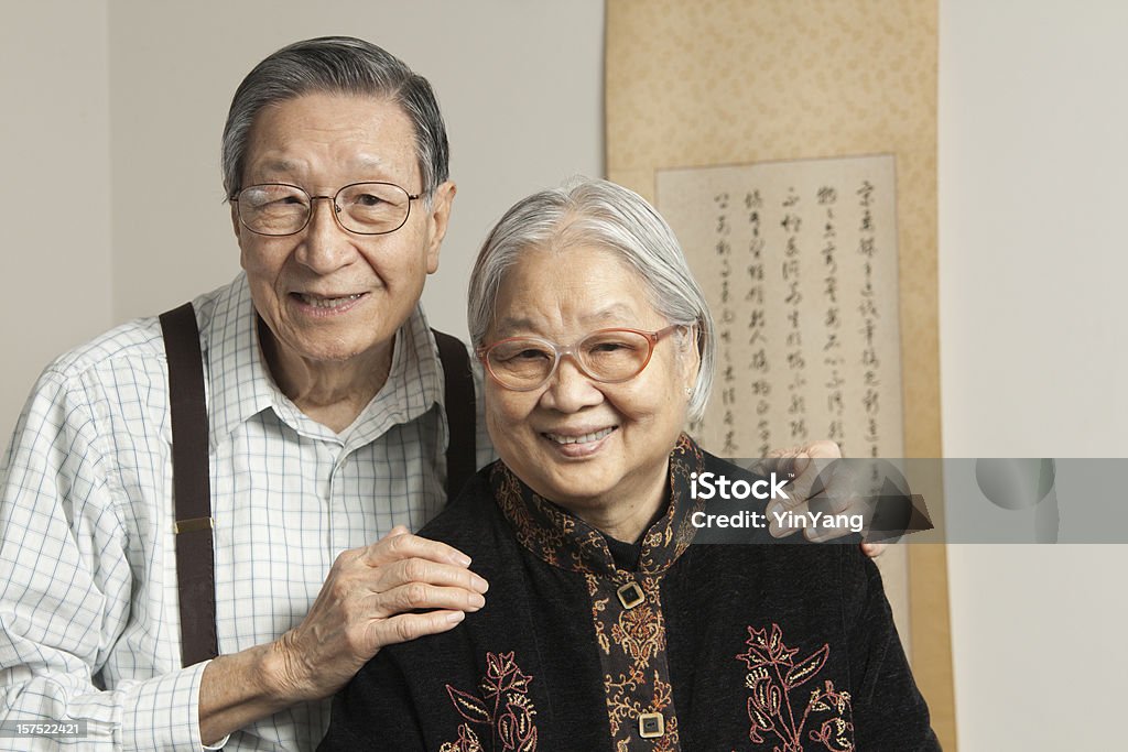Asiatische Senior paar Potrait Hz - Lizenzfrei Blick in die Kamera Stock-Foto