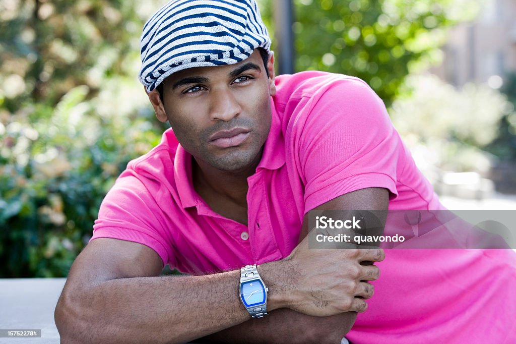 Modelo masculino joven afroamericano en camisa de Polo, espacio de copia - Foto de stock de Camisa de polo libre de derechos