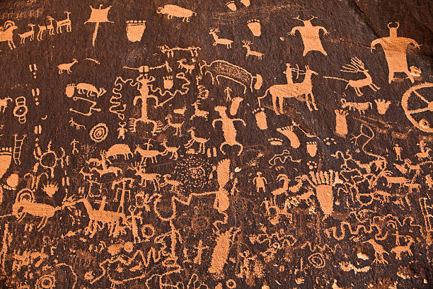 arcaico hieróglifo - prehistoric art imagens e fotografias de stock