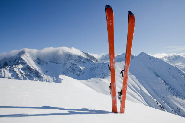 panorama de viagem de esqui - ski skiing european alps resting imagens e fotografias de stock