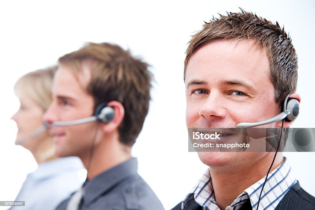 Llamar al Centro de Servicio al cliente con auriculares los empleados - Foto de stock de Centro de llamadas libre de derechos