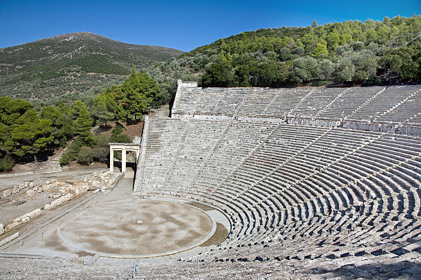 starożytny theatre of epidavros - epidaurus greece epidavros amphitheater zdjęcia i obrazy z banku zdjęć