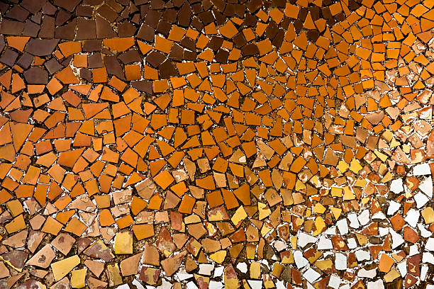 carrelage en mosaïque aux tons orange gaudì, barcelone - barcelona antonio gaudi casa battlo spain photos et images de collection