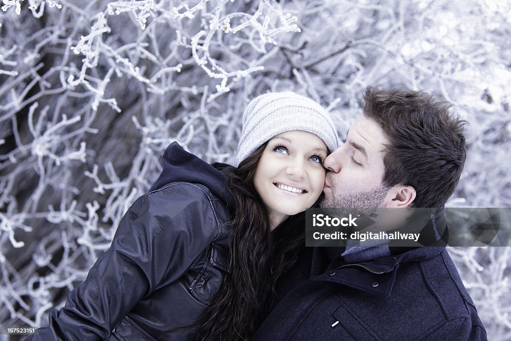 커플입니다 사랑입니다 Winter Wonderland - 로열티 프리 20-24세 스톡 사진