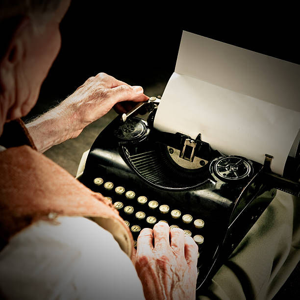レトロな文字 - typewriter writing journalist typing ストックフォトと画像