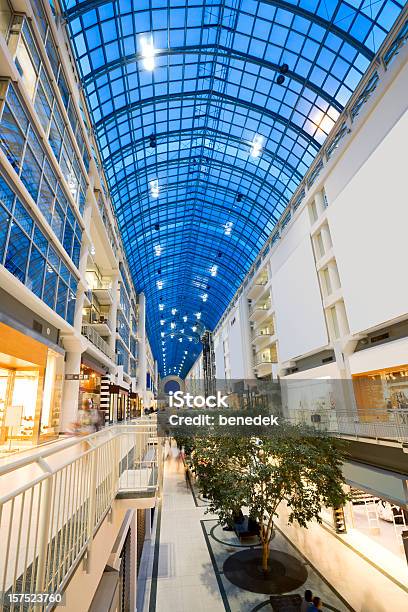 広々としたショッピングモール - ショッピングセンターのストックフォトや画像を多数ご用意 - ショッピングセンター, イートンセンター, 天井