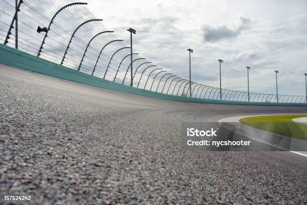 Auto Da Corsa Pista A - Fotografie stock e altre immagini di Automobilismo - Automobilismo, Circuito automobilistico, Sfondi