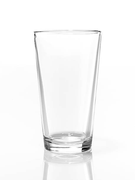 파인트잔 - glass empty pint glass isolated 뉴스 사진 이미지