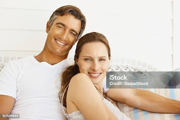 Foto de Retrato De Um Casal Romântico Relaxante Juntos e mais fotos de stock de 30 Anos - 30 Anos, 30-34 Anos, 40-44 anos