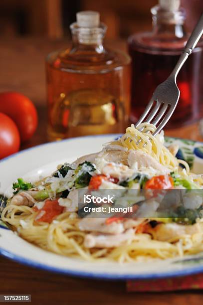 Foto de Frango Queijo E Brócolis No Macarrão e mais fotos de stock de Brócolis - Brócolis, Carne, Comida