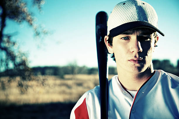 active teen maschio giocatore di baseball - high school baseball foto e immagini stock