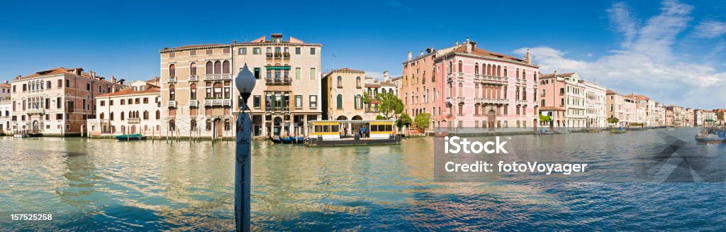 palazzo Canal Grande Venedig-panorama von reflections blauer Sommer-Italien - Lizenzfrei Alt Stock-Foto