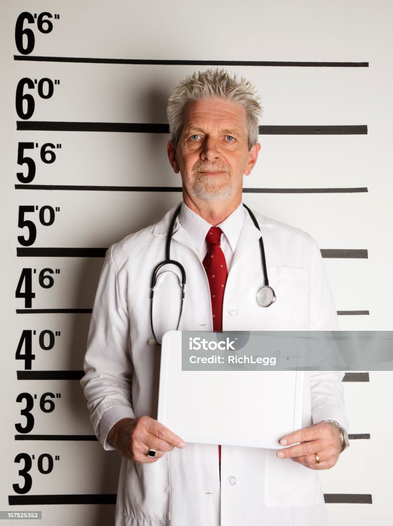 Mugshot de un médico - Foto de stock de Doctor libre de derechos