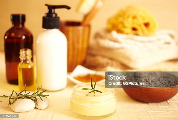 Crema Idratante Lozioni Solari Oli Essenziali Lavanda E Prodotti Da Bagno - Fotografie stock e altre immagini di Cibo biologico