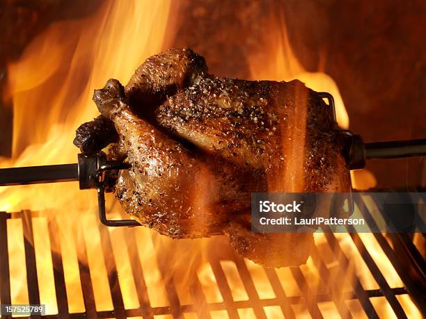 Pollo Asado A La Parrilla Foto de stock y más banco de imágenes de Rosticería - Rosticería, Pollo, Pollo a la plancha