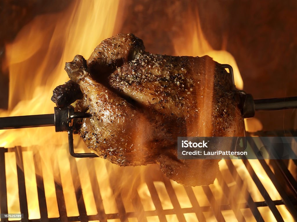 Frango assado na churrasqueira - Foto de stock de Rotisserie royalty-free