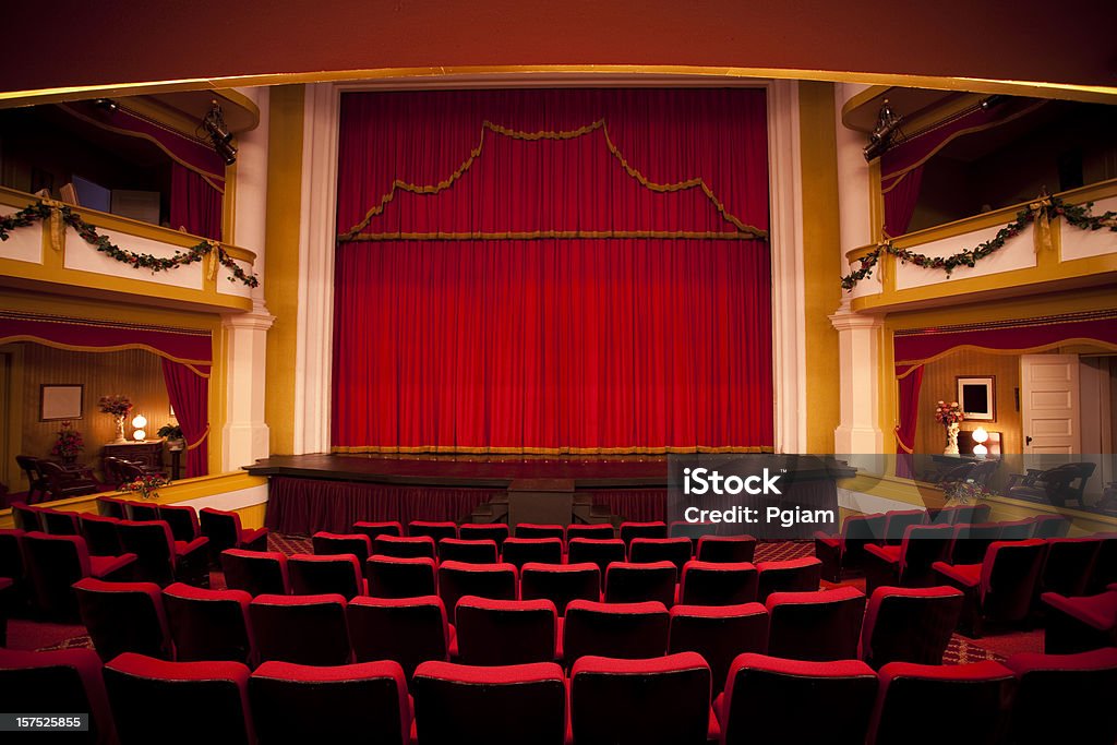 Rojo y escenario de teatro - Foto de stock de Teatro libre de derechos