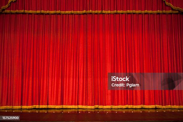Rojo Y Escenario De Teatro Foto de stock y más banco de imágenes de El Fin - El Fin, Rojo, Representación teatral
