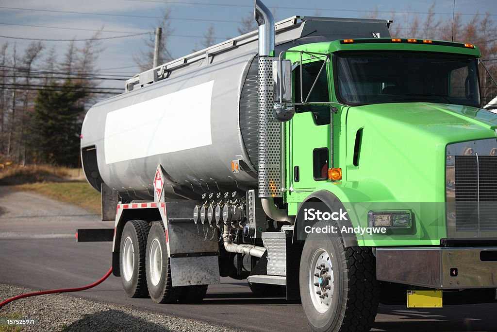 Camión de combustible - Foto de stock de Camión articulado libre de derechos