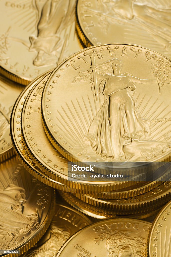 Moedas de ouro. - Foto de stock de Dourado - Descrição de Cor royalty-free