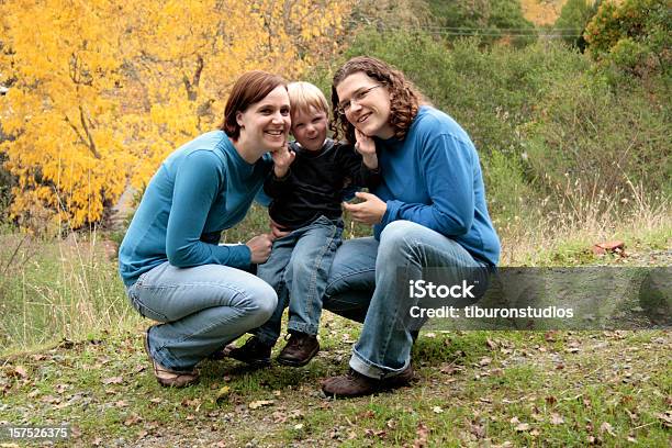 Glückliche Familie Von Drei Stockfoto und mehr Bilder von 12-17 Monate - 12-17 Monate, Baby, Beide Elternteile