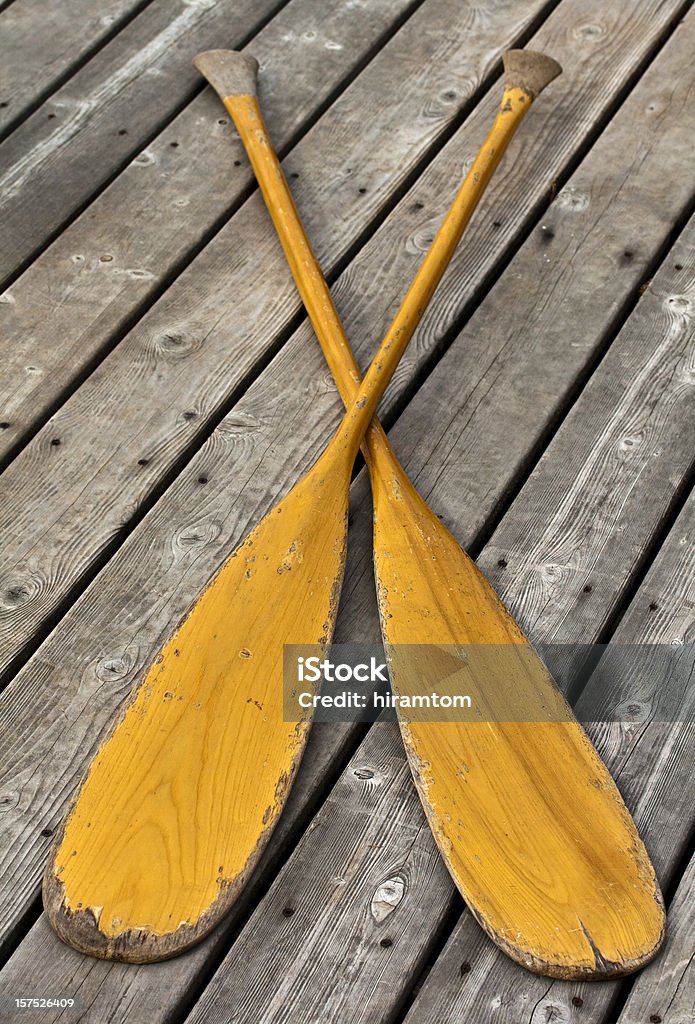 Deux rames croisées en canoë - Photo de Poignée - Objet manufacturé libre de droits