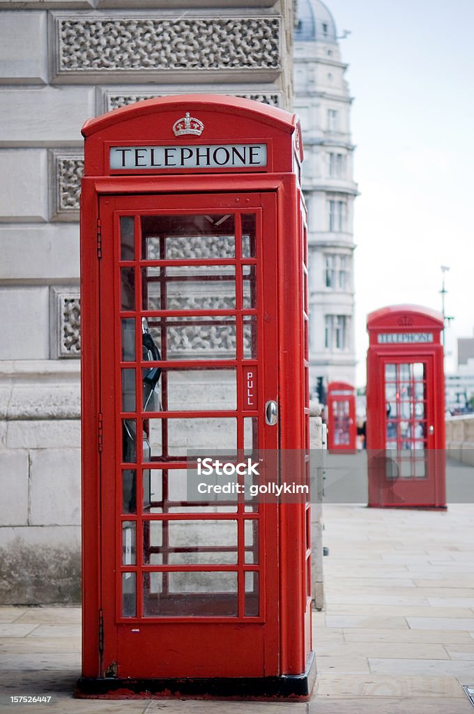 Britânica caixas de telefone vermelho em Londres - Foto de stock de Cabine de telefone público - Telefone público royalty-free