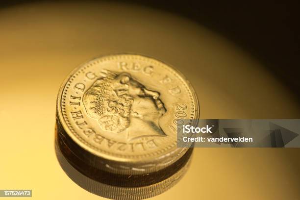 1 ポンドのコインゴールドの反射型背景 - 1ポンド硬貨のストックフォトや画像を多数ご用意 - 1ポンド硬貨, イギリス通貨, カラー画像