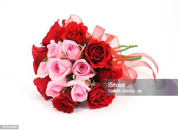 Rosso E Rosa Bouquet Di Fiori Di San Valentino O Matrimonio - Fotografie stock e altre immagini di Bianco
