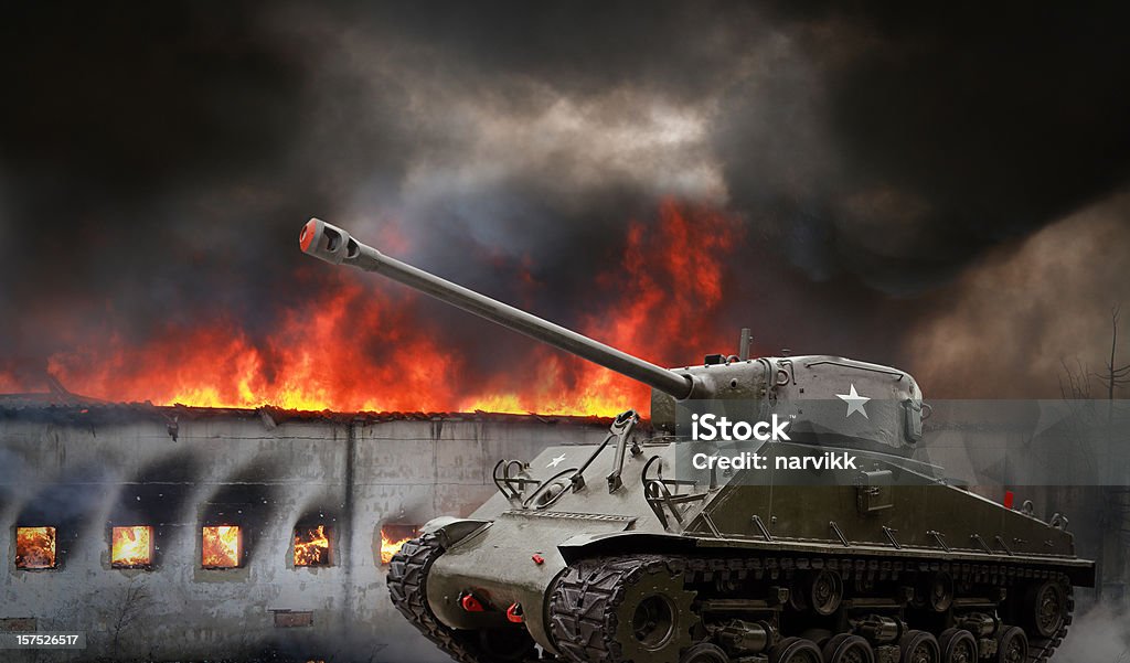 American M4 Sherman tanque en acción - Foto de stock de Tanque libre de derechos