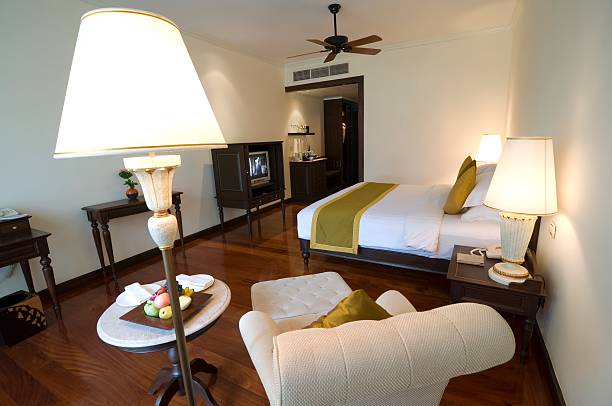 luksusowy klasyczne wnętrza hotelu sypialnia w apartamencie - bed and breakfast inn lamp bed zdjęcia i obrazy z banku zdjęć