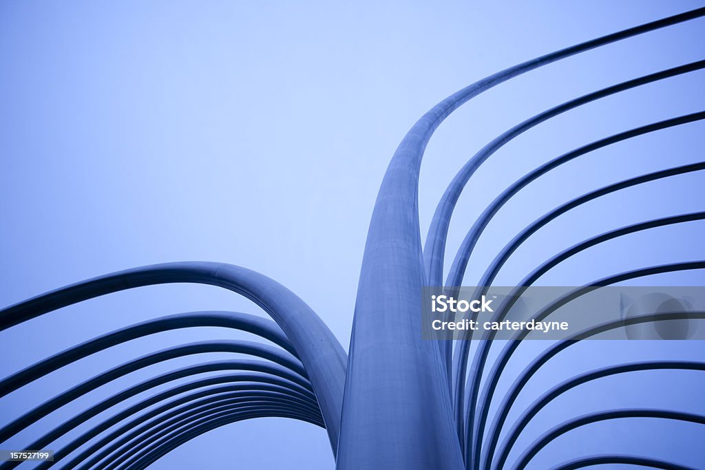 Astratto tubi di metallo duro di tungsteno luce blu - Foto stock royalty-free di Scultura