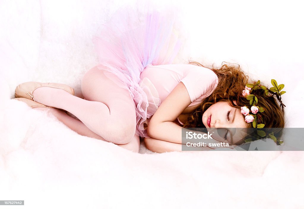 Маленькая девочка, одет в Костюм феи, спальня - Стоковые фото Артист балета роялти-фри