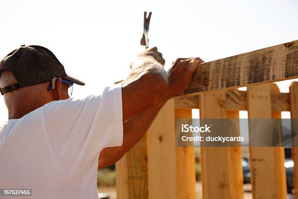 Foto de Construção De Um Muro Série De Bater Forte Na Bola e mais fotos de stock de Cerca - Cerca, Construindo, Setor de construção