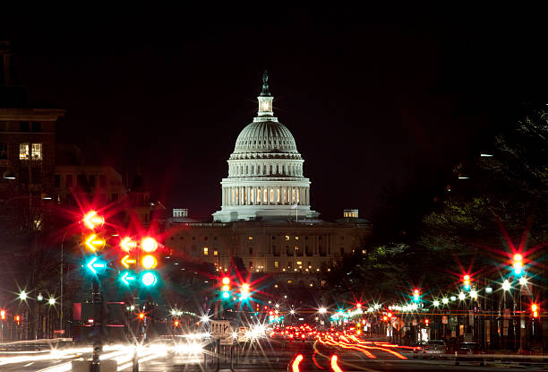 istock Washinton DC Capitol Building, traffic 157527562
