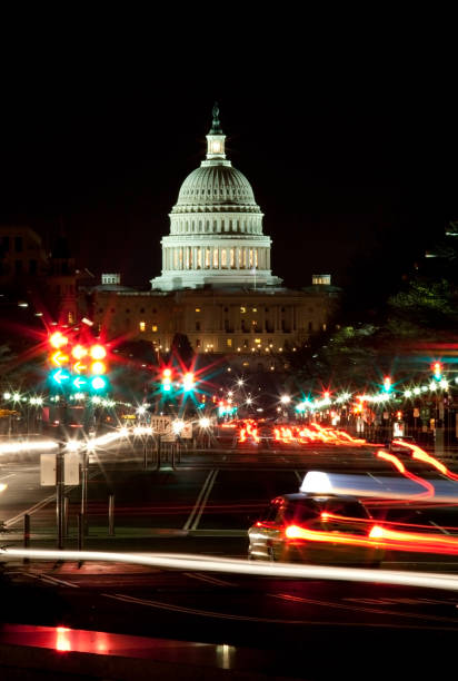 istock Washinton DC Captol Building, traffic 157527578