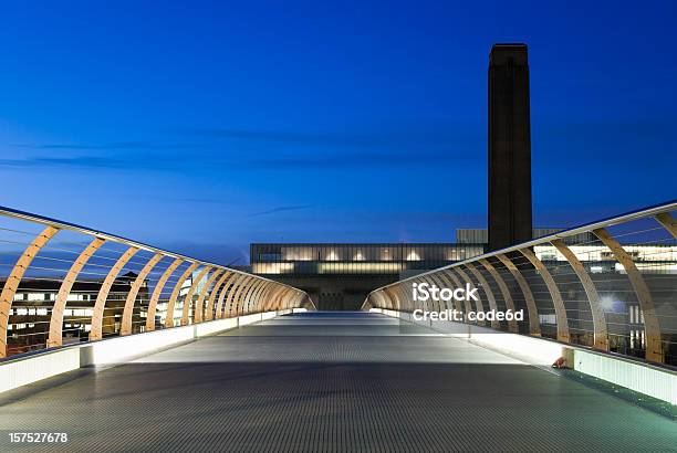 Photo libre de droit de Galerie Tate Modern Millennium Bridge Londres Matinespace De Copie banque d'images et plus d'images libres de droit de Tate Modern