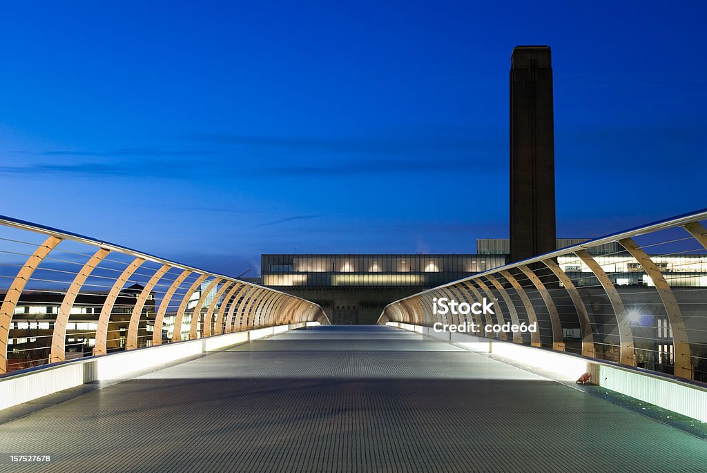 Tate Modern Gallery, Ponte do Milénio de Londres, manhã-espaço para texto - Royalty-free Tate Modern Foto de stock