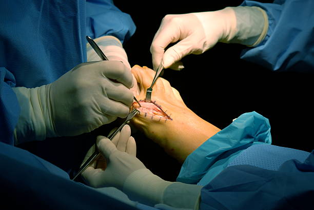 incision podiatrist, - podiatrist orthopedic surgeon podiatry surgical equipment stock-fotos und bilder