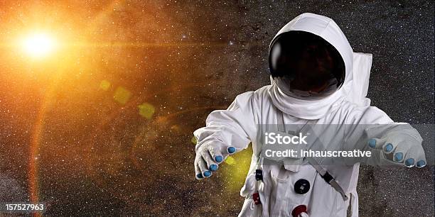 Astronauta No Espaço - Fotografias de stock e mais imagens de Astronauta - Astronauta, Campo de estrelas, Conceitos e tópicos