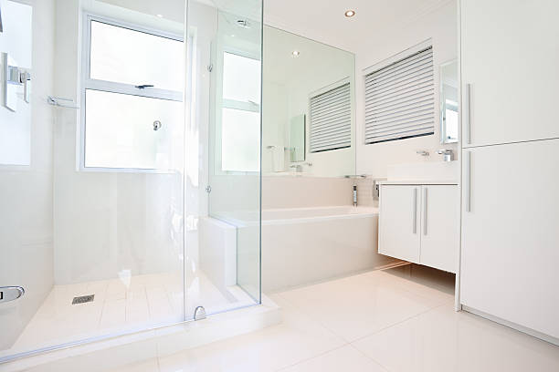 Cтоковое фото Гламурный белый, современная ванная комната